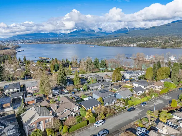 7247 Barnet RD, Burnaby, BC V5A 1E3