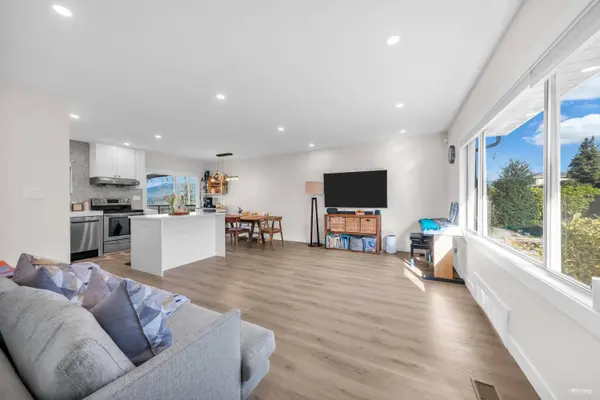 7247 Barnet RD, Burnaby, BC V5A 1E3