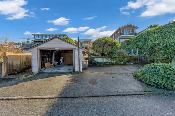 7247 Barnet RD, Burnaby, BC V5A 1E3