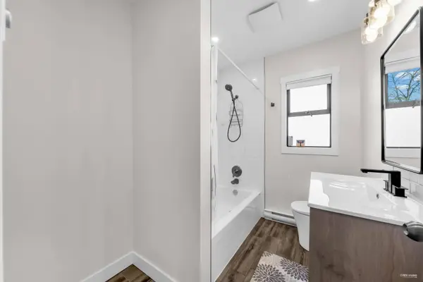 7247 Barnet RD, Burnaby, BC V5A 1E3