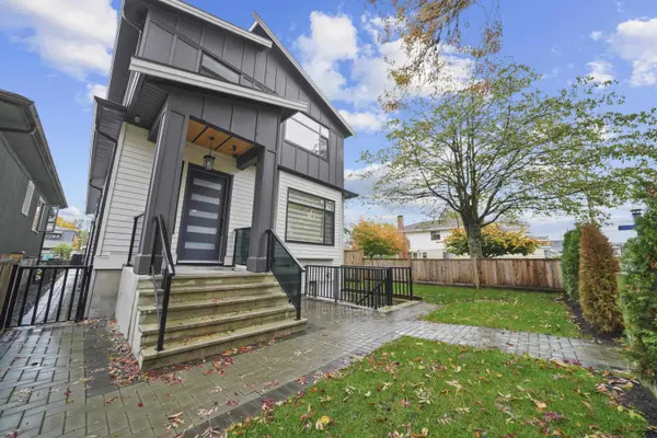 2995 E 17th AVE, Vancouver, BC V5M 2N4