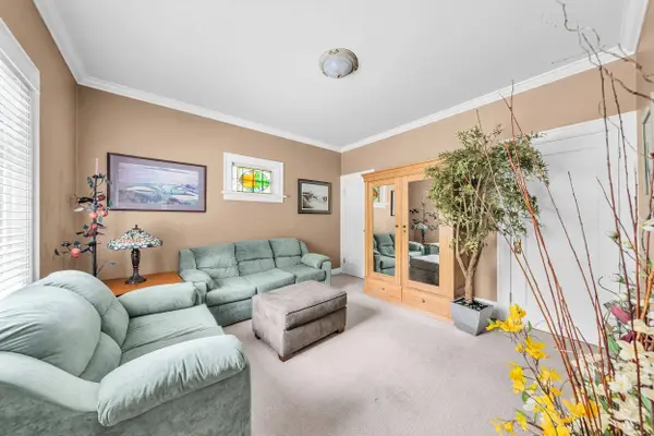 1049 W 33rd AVE, Vancouver, BC V6M 1A1