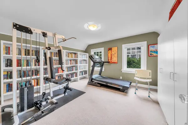 1049 W 33rd AVE, Vancouver, BC V6M 1A1