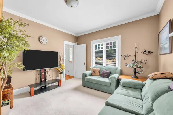 1049 W 33rd AVE, Vancouver, BC V6M 1A1