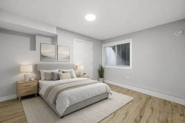 1211 Foster AVE, Coquitlam, BC V3J 2M8