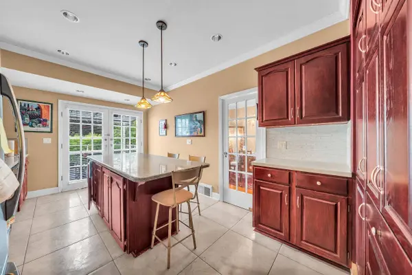 1049 W 33rd AVE, Vancouver, BC V6M 1A1