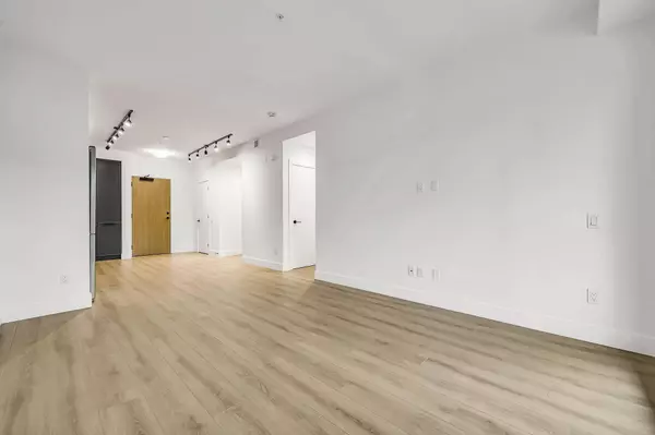 3075 Murray #203, Port Moody, BC V3H 0N9