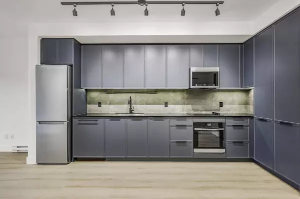 3075 Murray #203, Port Moody, BC V3H 0N9