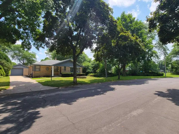 7181 W Wedgewood Dr, Milwaukee, WI 53220