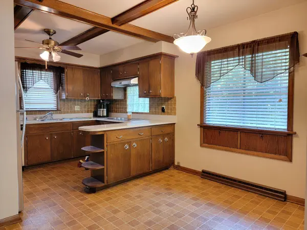 7181 W Wedgewood Dr, Milwaukee, WI 53220