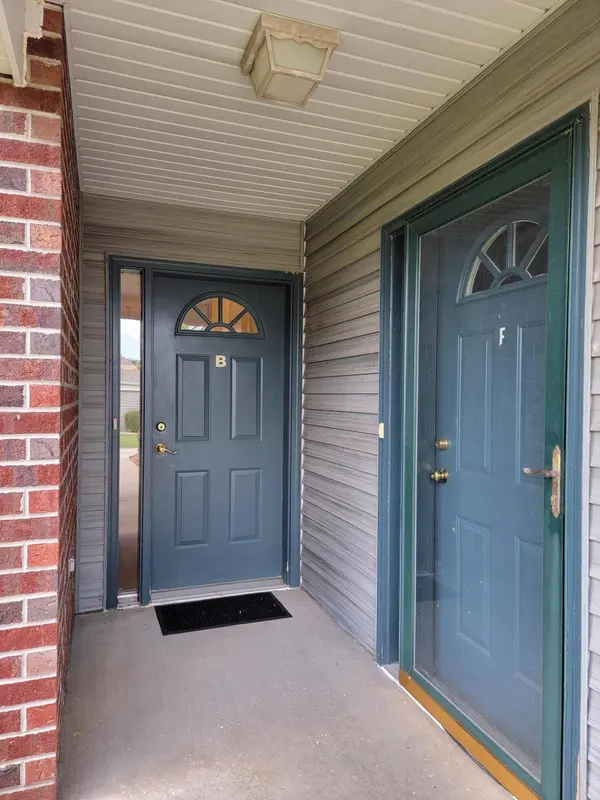 N16W26571 Tall Reeds Ln Unit B, Pewaukee, WI 53072