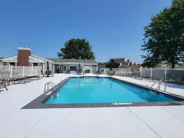 N16W26571 Tall Reeds Ln Unit B, Pewaukee, WI 53072