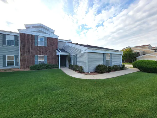 N16W26571 Tall Reeds Ln Unit B, Pewaukee, WI 53072