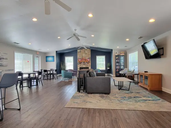 N16W26571 Tall Reeds Ln Unit B, Pewaukee, WI 53072