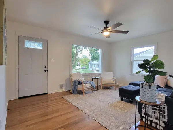 6147 W Stack Ct, Milwaukee, WI 53219