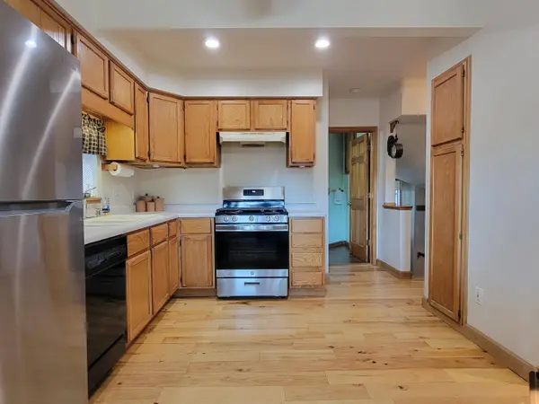 2411 S 73rd St, West Allis, WI 53219