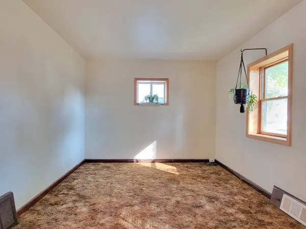 2411 S 73rd St, West Allis, WI 53219