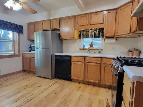 2411 S 73rd St, West Allis, WI 53219