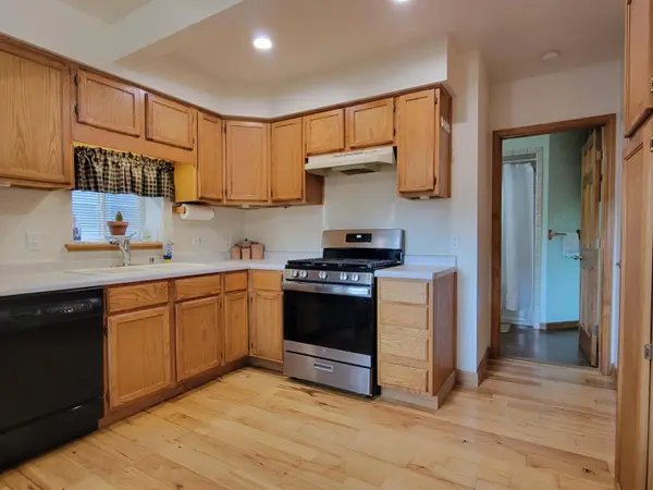 2411 S 73rd St, West Allis, WI 53219