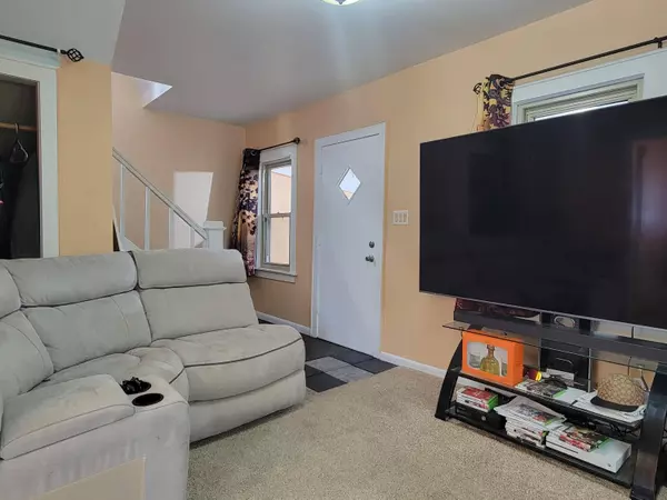 2135 S 74th St, West Allis, WI 53219