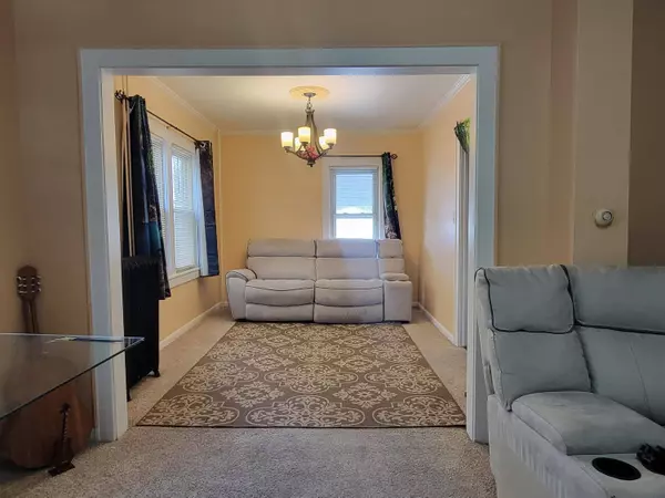 2135 S 74th St, West Allis, WI 53219