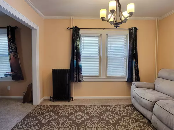 2135 S 74th St, West Allis, WI 53219