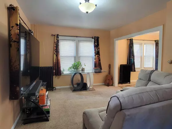 2135 S 74th St, West Allis, WI 53219