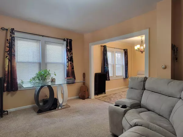 2135 S 74th St, West Allis, WI 53219