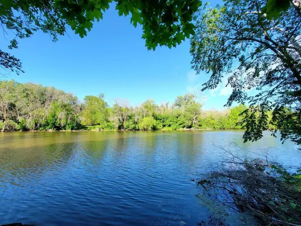 3001 Old Mill Dr, Racine, WI 53405