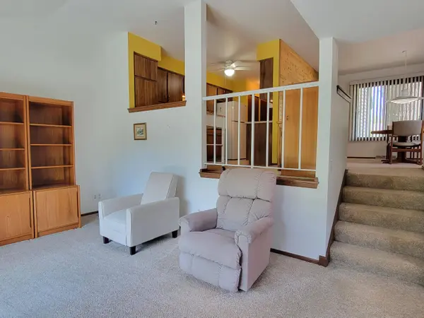 3001 Old Mill Dr, Racine, WI 53405