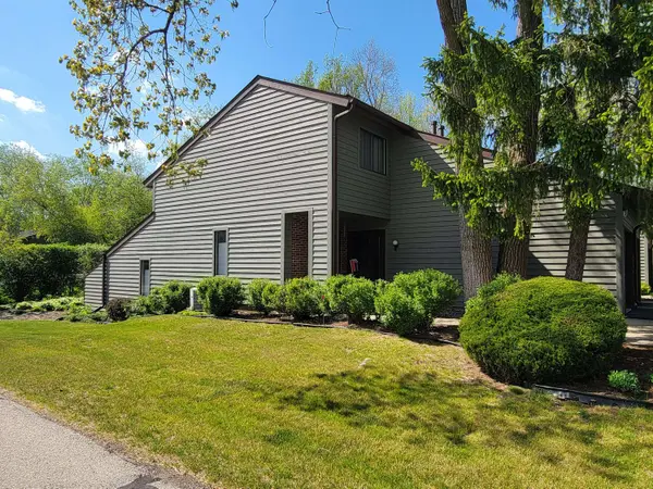 3001 Old Mill Dr, Racine, WI 53405