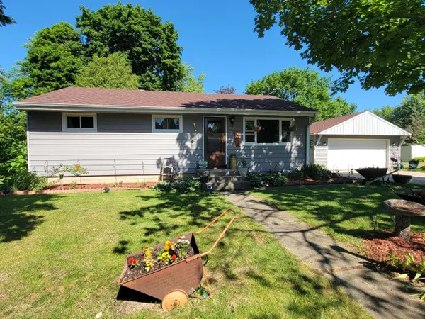 8982 S 79th St, Franklin, WI 53132