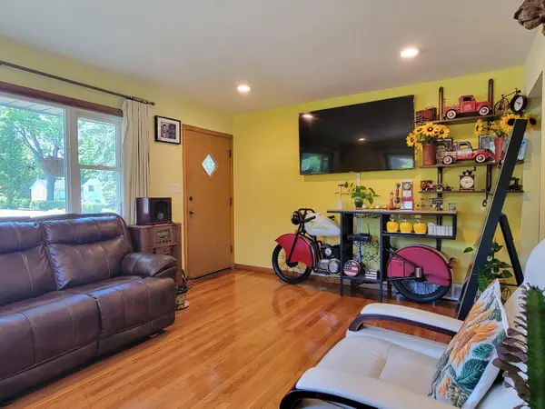 8982 S 79th St, Franklin, WI 53132