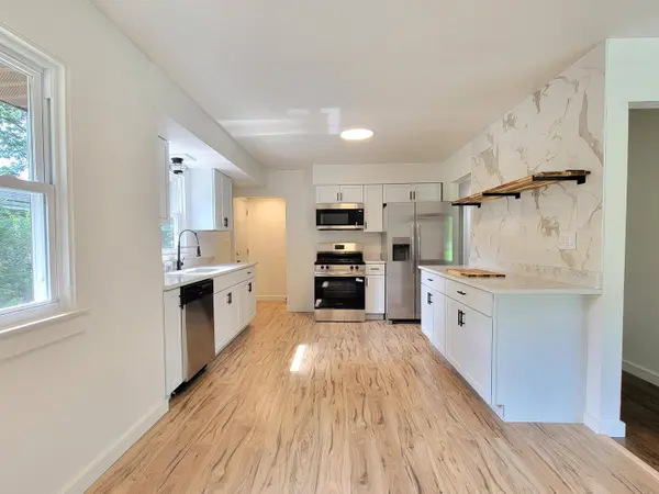 6925 N Darien St, Milwaukee, WI 53209