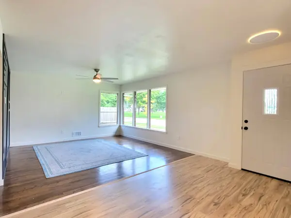 6925 N Darien St, Milwaukee, WI 53209