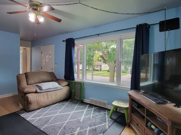 2430 E Denton Ave, Saint Francis, WI 53235
