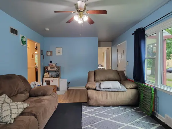 2430 E Denton Ave, Saint Francis, WI 53235