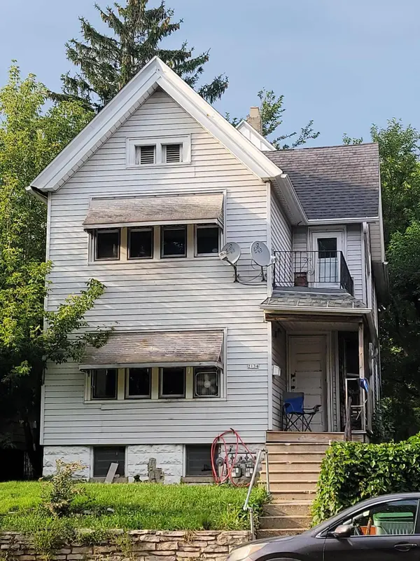 2134 W Lincoln Ave