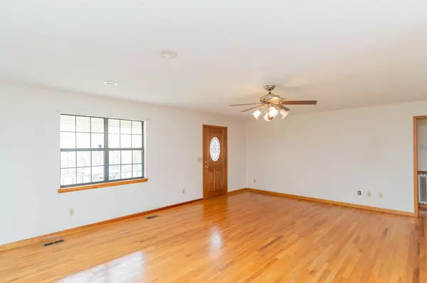 13431 Cindy DR, Soddy Daisy, TN 37379