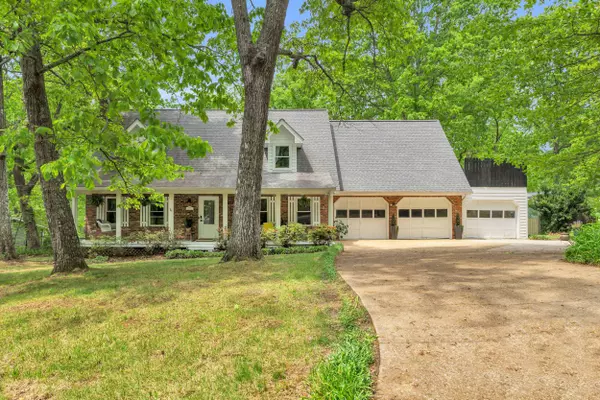 1807 Angel LN, Signal Mountain, TN 37377