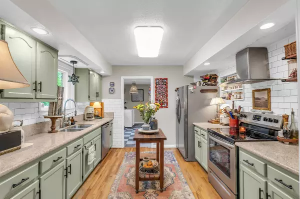 1807 Angel LN, Signal Mountain, TN 37377