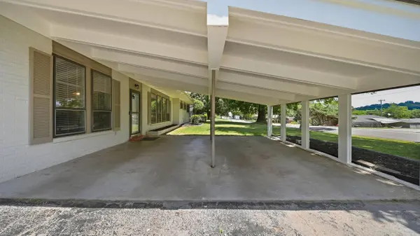 1413 Awhila DR, Chattanooga, TN 37421