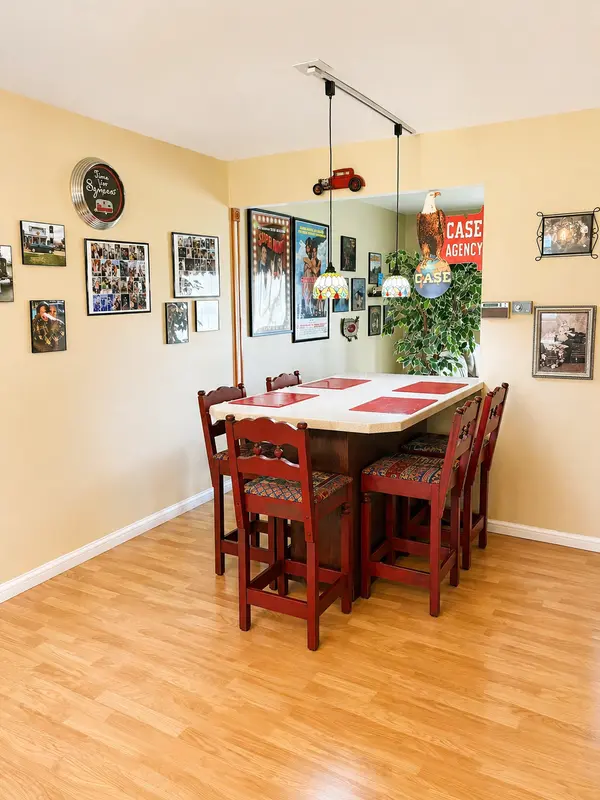 5845 S Oxford Dr, New Berlin, WI 53146-4827