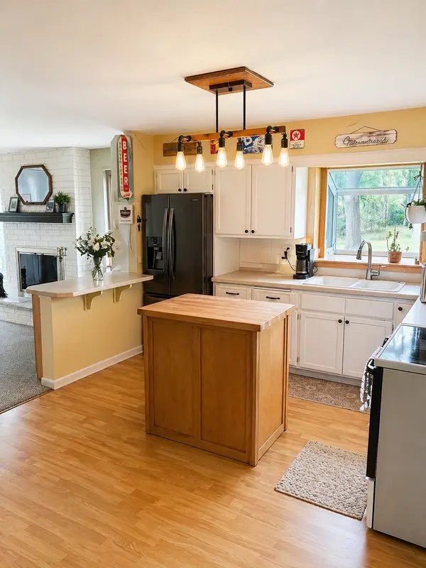 5845 S Oxford Dr, New Berlin, WI 53146-4827