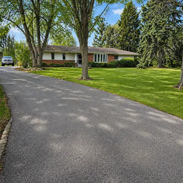 5845 S Oxford Dr, New Berlin, WI 53146-4827