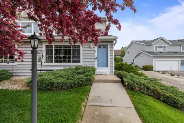 10096 W Whitnall Edge Dr Unit A, Franklin, WI 53132