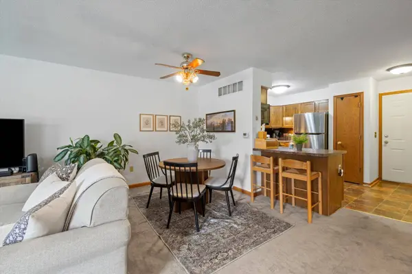 10096 W Whitnall Edge Dr Unit A, Franklin, WI 53132