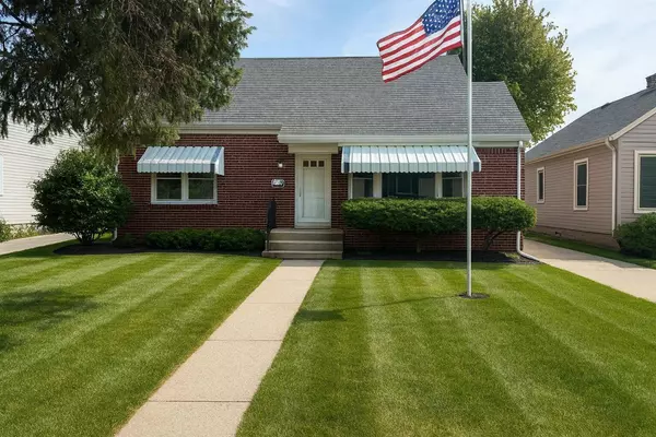 4330 S 5th St, Milwaukee, WI 53207