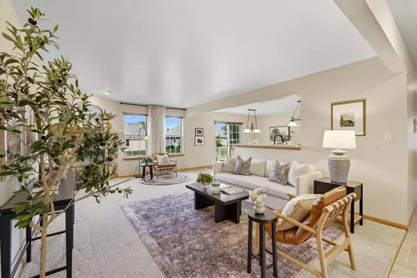 9748 S Rustic Pl, Oak Creek, WI 53154