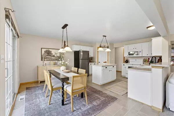 9748 S Rustic Pl, Oak Creek, WI 53154